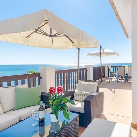 Heavenly Views From Frontline Penthouse Apartment