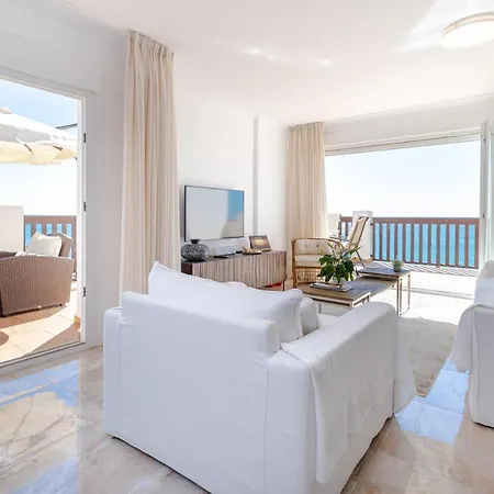 Heavenly Views From Frontline Penthouse Apartment