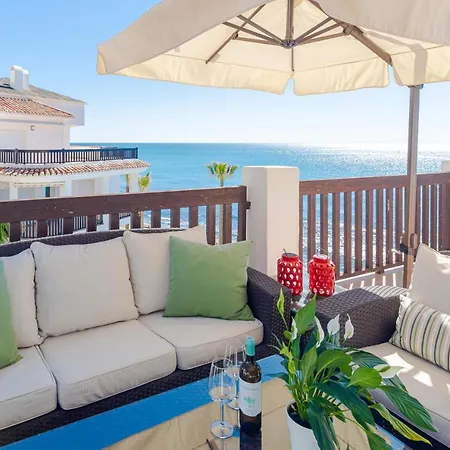 Heavenly Views From Frontline Penthouse Apartment